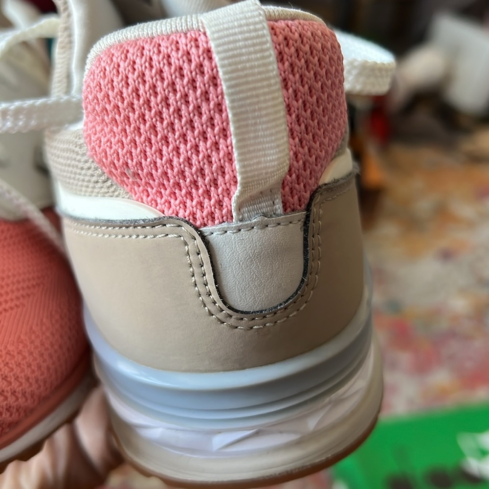 New Balance - Picture 4 of 5